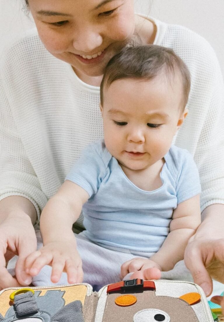 Busy book Montessori Janazur - motricité fine et autonomie bébé